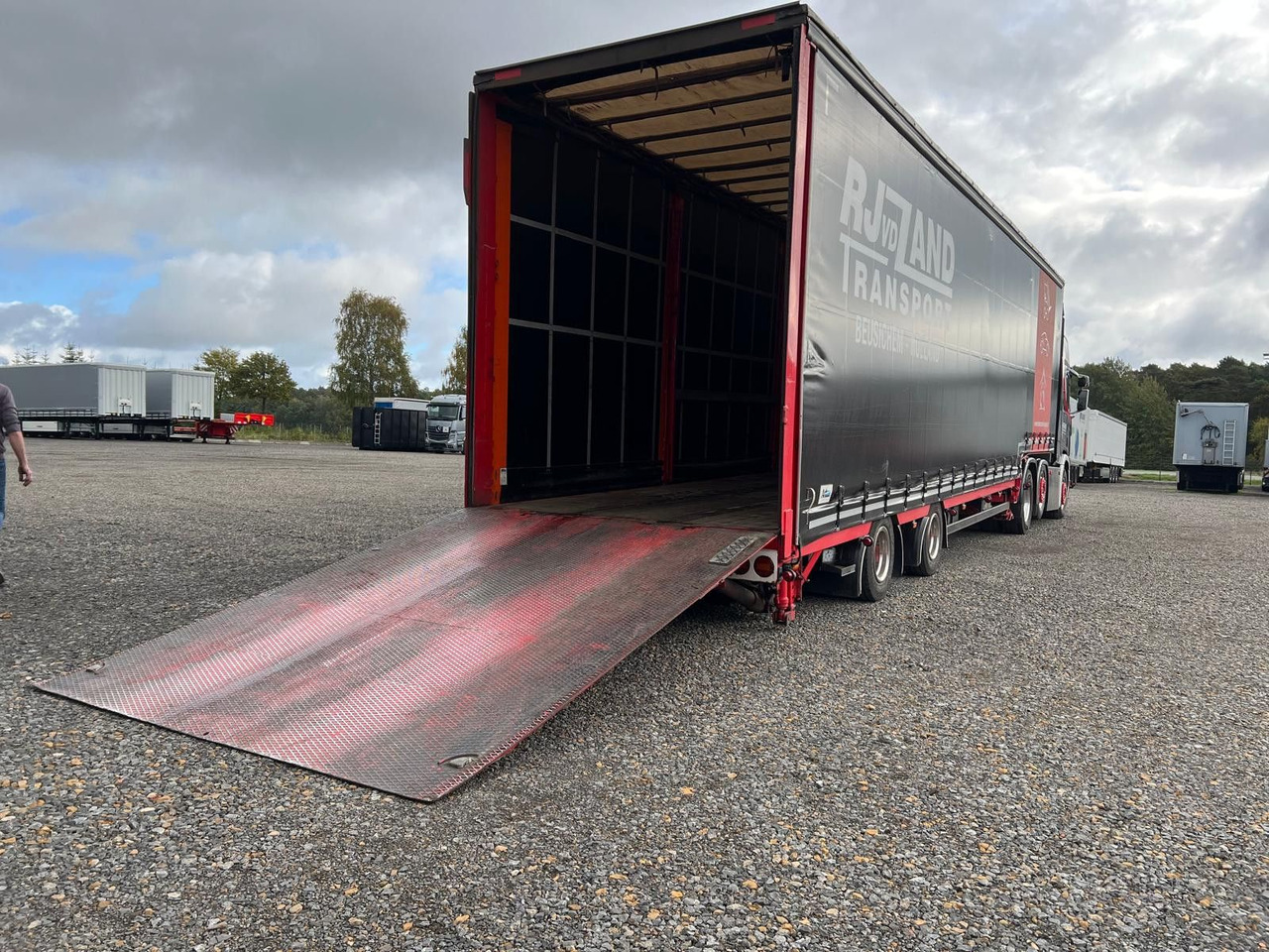 Meusburger 2-Achs-Gabelstaplertransporter Rampe Dhollandia - Low loader semi-trailer: picture 5 Meusburger 2-Achs-Gabelstaplertransporter Rampe Dhollandia - Low loader semi-trailer: picture 5