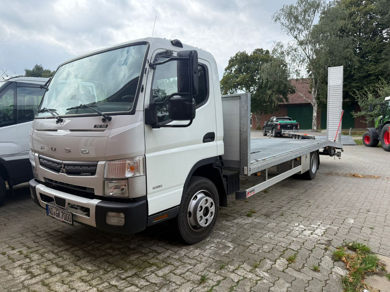 Mitsubishi Fuso Canter 7C18 Arbeitsbühnentransporter - Car transporter truck: picture 1 Mitsubishi Fuso Canter 7C18 Arbeitsbühnentransporter - Car transporter truck: picture 1