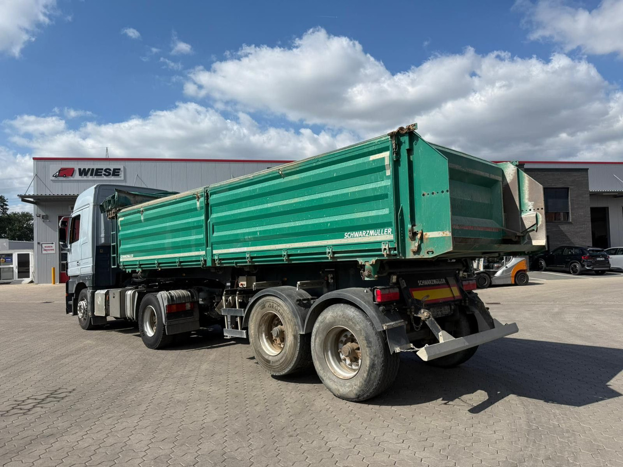 Schwarzmüller 2 Achs Dreiseitenkipper 21m³ mit elektr. Verdeck - Tipper trailer: picture 1 Schwarzmüller 2 Achs Dreiseitenkipper 21m³ mit elektr. Verdeck - Tipper trailer: picture 1
