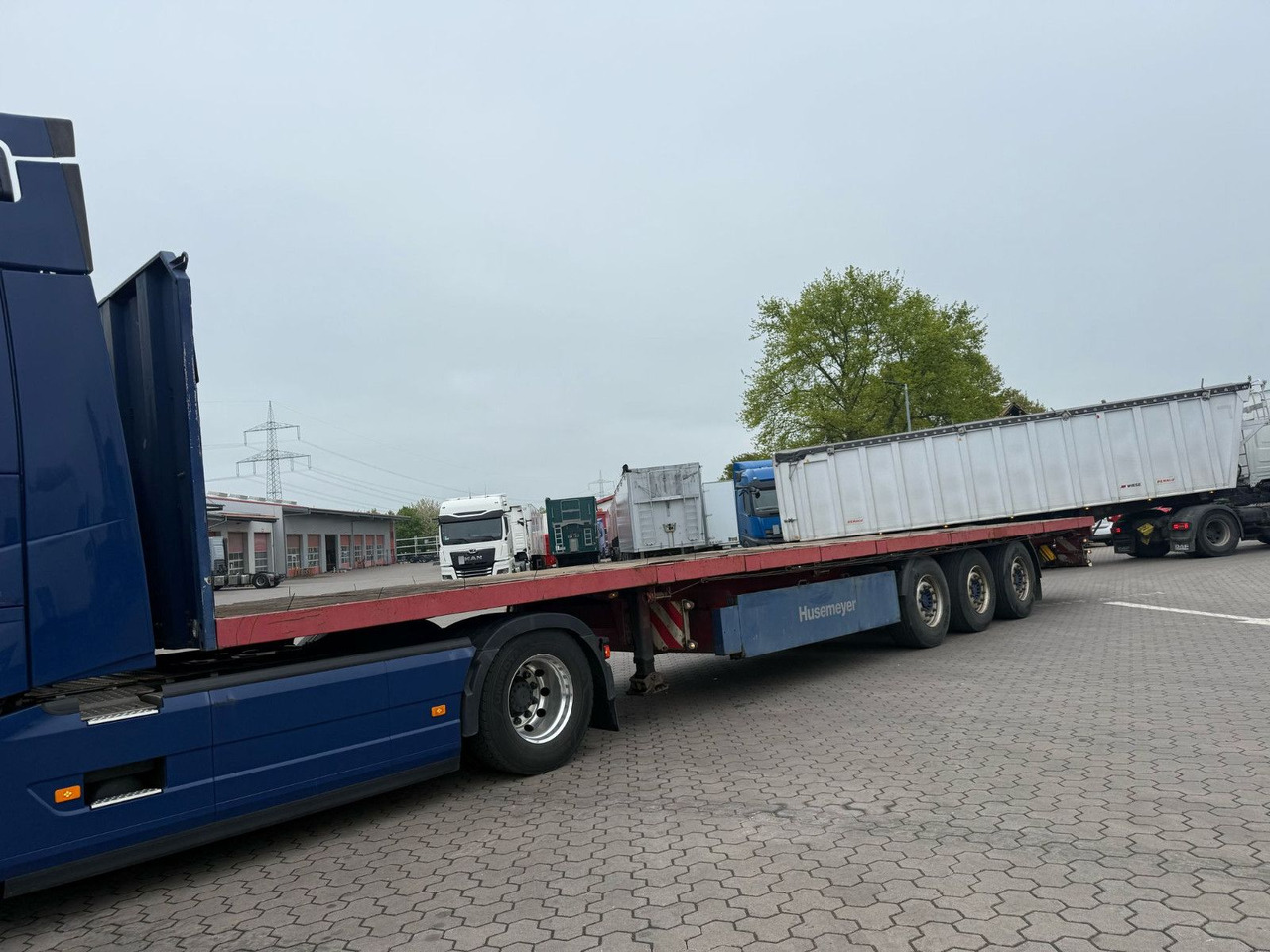 Schwarzmüller SPA 3/E Plattform Auflieger mit Schwerlastwinden - Dropside/ Flatbed semi-trailer: picture 3 Schwarzmüller SPA 3/E Plattform Auflieger mit Schwerlastwinden - Dropside/ Flatbed semi-trailer: picture 3