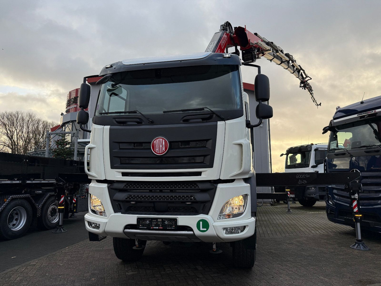 Dropside/ Flatbed truck, Crane truck Tatra 41.500 8x8 Phoenix Fassi F710 Kran: picture 14