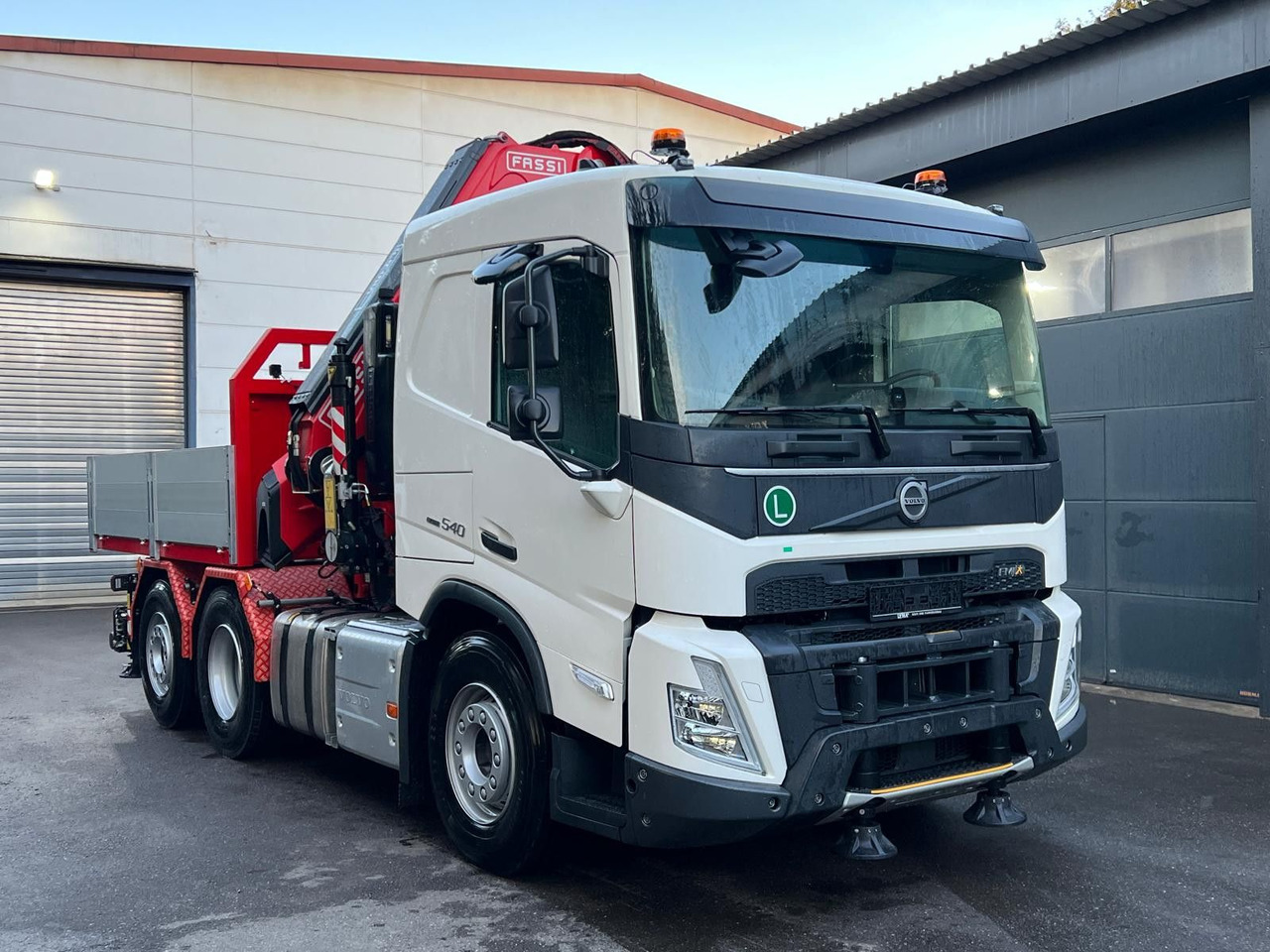 Tractor unit Volvo FMX 540 6x2 mit Kran Fassi F545.2.28: picture 7