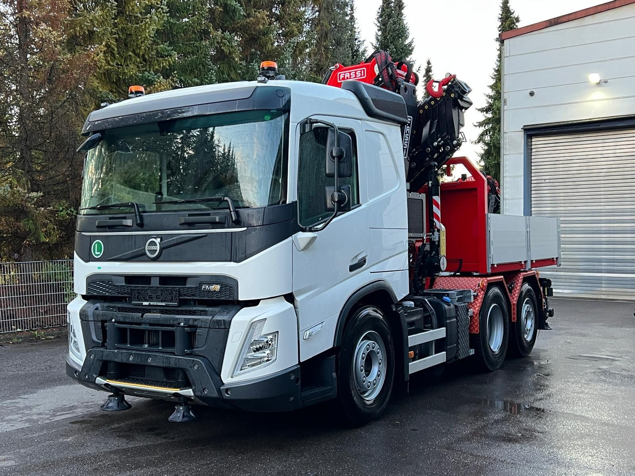 Tractor unit Volvo FMX 540 6x2 mit Kran Fassi F545.2.28: picture 8