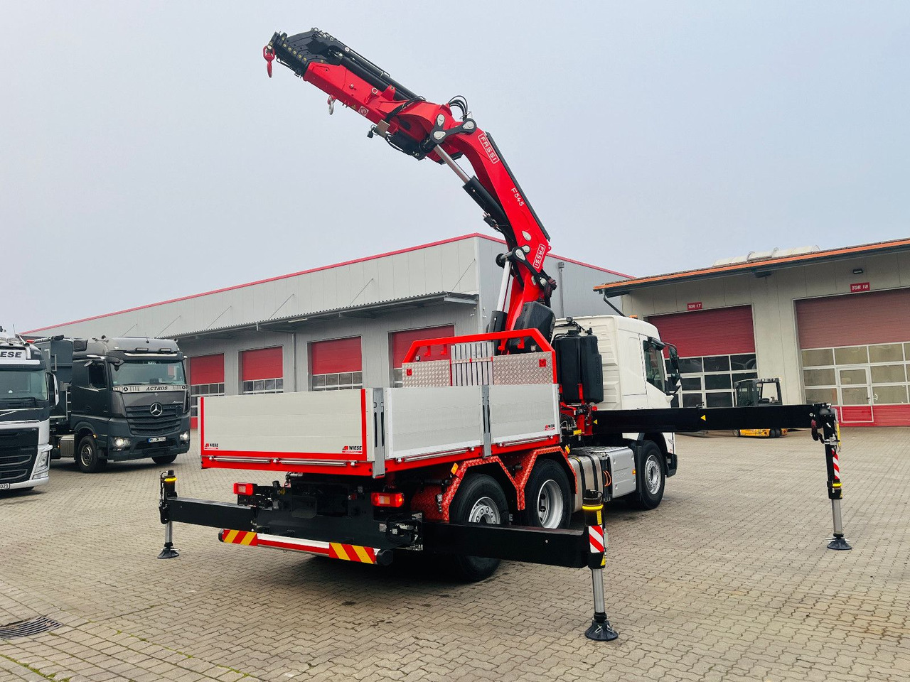 Tractor unit Volvo FMX 540 6x2 mit Kran Fassi F545.2.28: picture 6