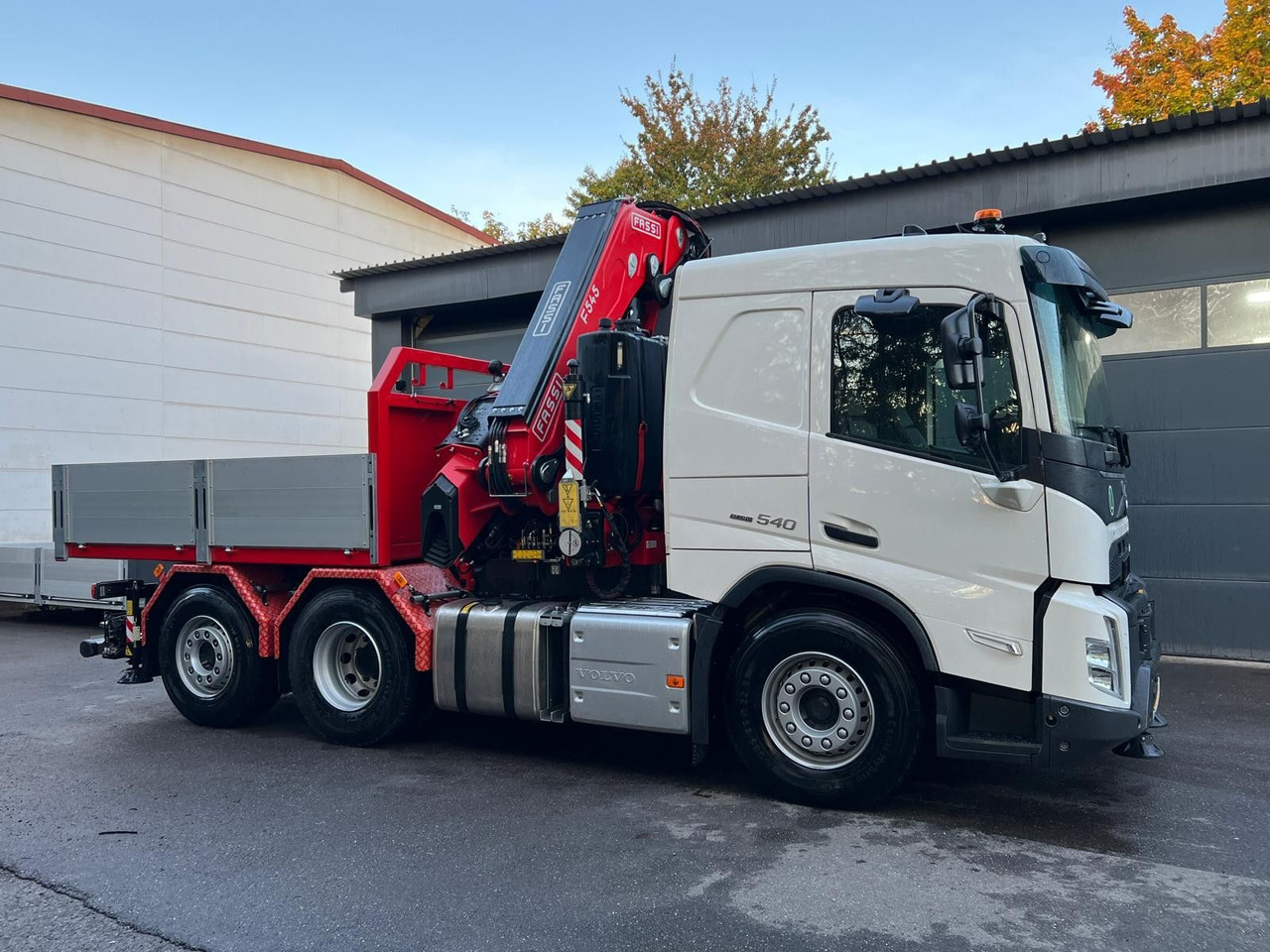 Tractor unit Volvo FMX 540 6x2 mit Kran Fassi F545.2.28: picture 9