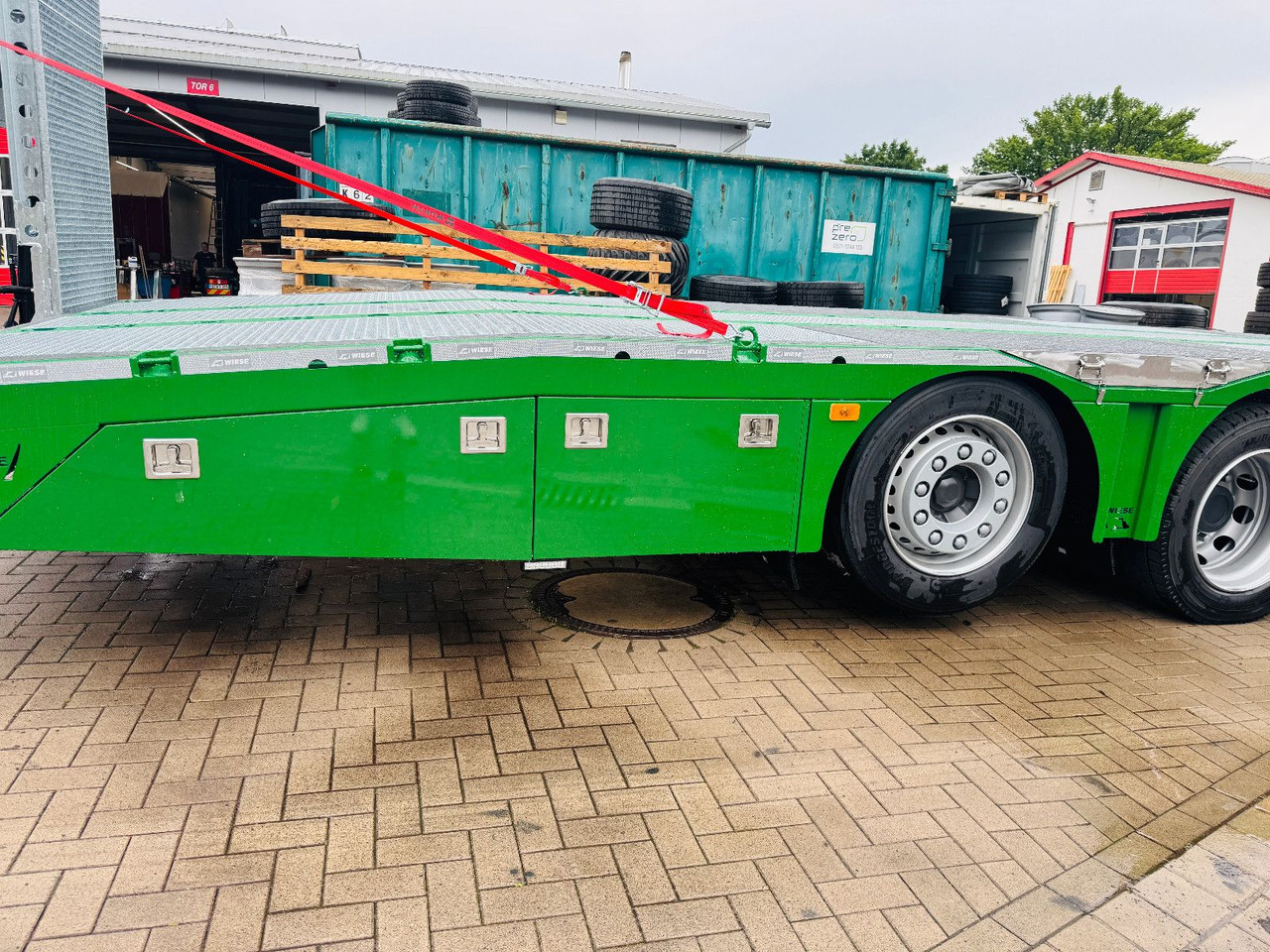 Tow truck Volvo Arbeitsbühnen Baumaschinentransporter mit Rampen: picture 10