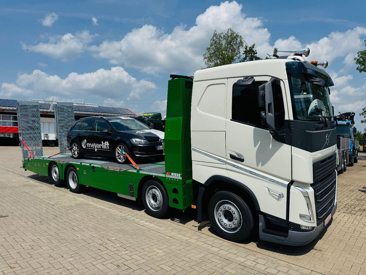 Volvo Arbeitsbühnen Baumaschinentransporter mit Rampen - Tow truck: picture 2 Volvo Arbeitsbühnen Baumaschinentransporter mit Rampen - Tow truck: picture 2