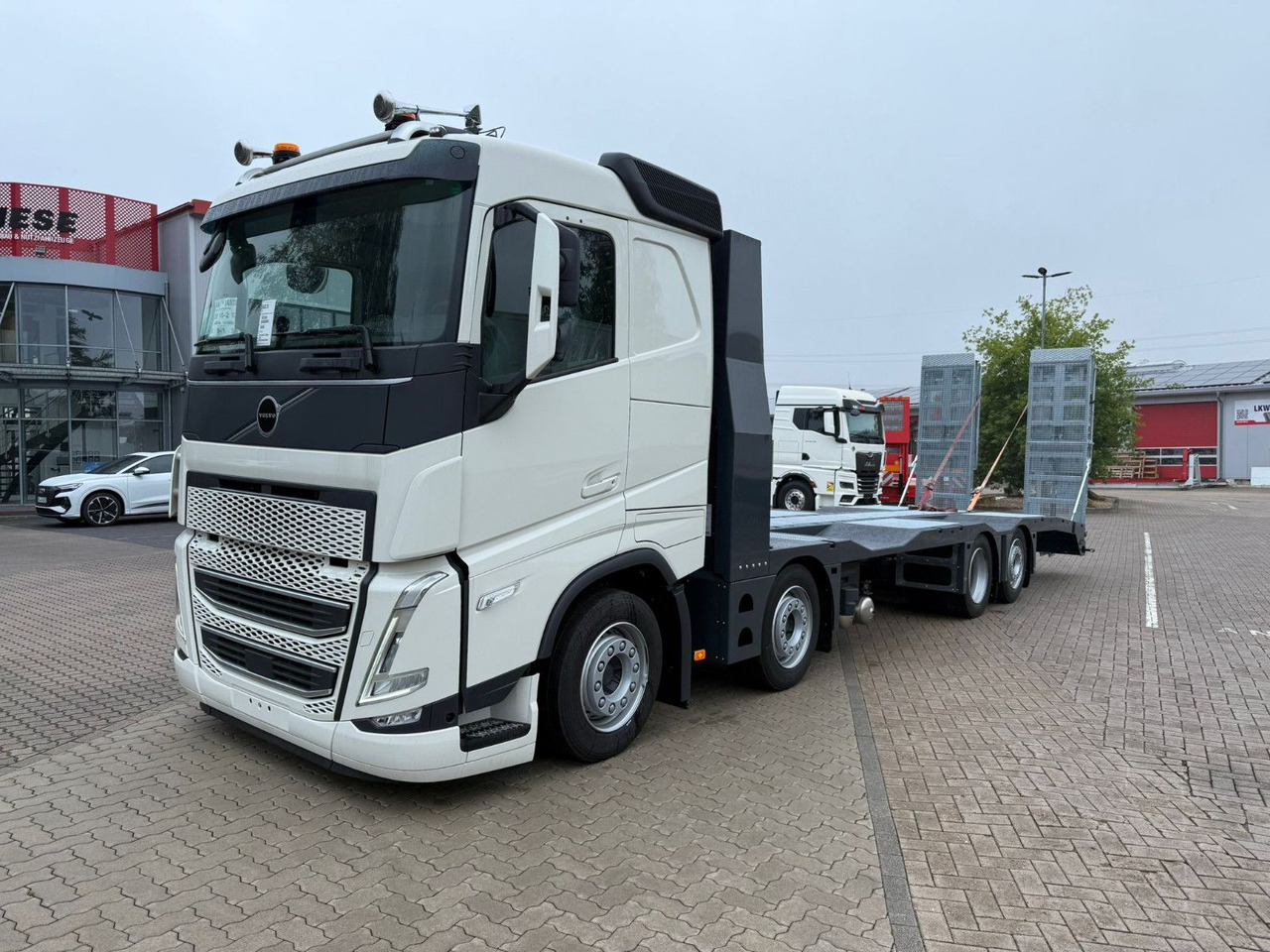 Tow truck Volvo Arbeitsbühnen Baumaschinentransporter mit Rampen: picture 7