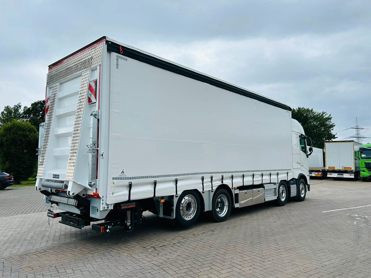 Volvo FH 500 Gabelstaplertransporter LBW Dhollandia 9t - Curtain side truck: picture 2 Volvo FH 500 Gabelstaplertransporter LBW Dhollandia 9t - Curtain side truck: picture 2