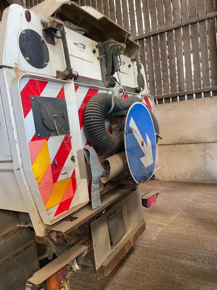 IVECO 17 E 17 - Road sweeper: picture 3 IVECO 17 E 17 - Road sweeper: picture 3