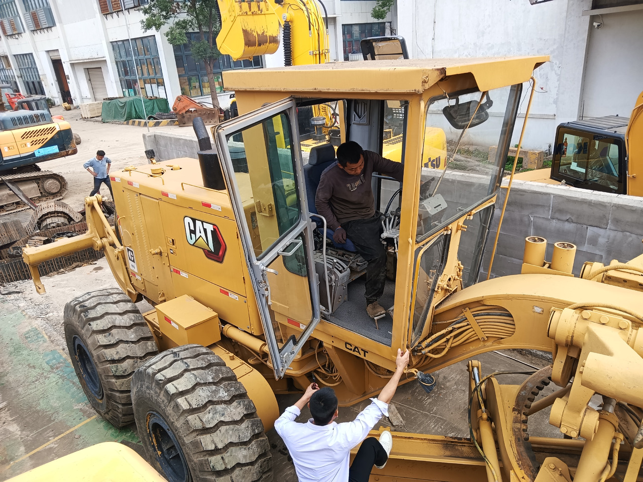 CATERPILLAR 16G - Grader: picture 3 CATERPILLAR 16G - Grader: picture 3