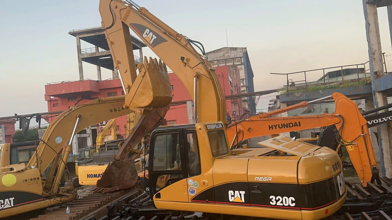 CATERPILLAR 320C - Amphibious excavator: picture 4 CATERPILLAR 320C - Amphibious excavator: picture 4