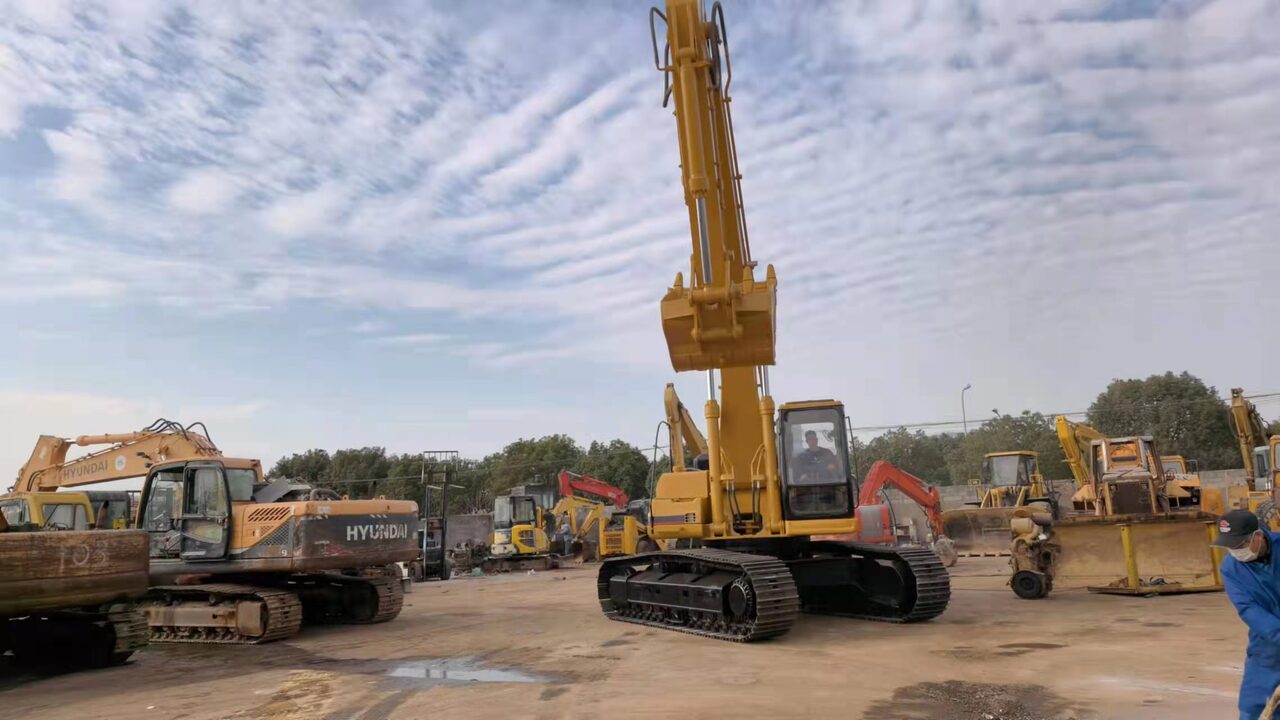 CATERPILLAR 330BL - Crawler excavator: picture 2 CATERPILLAR 330BL - Crawler excavator: picture 2