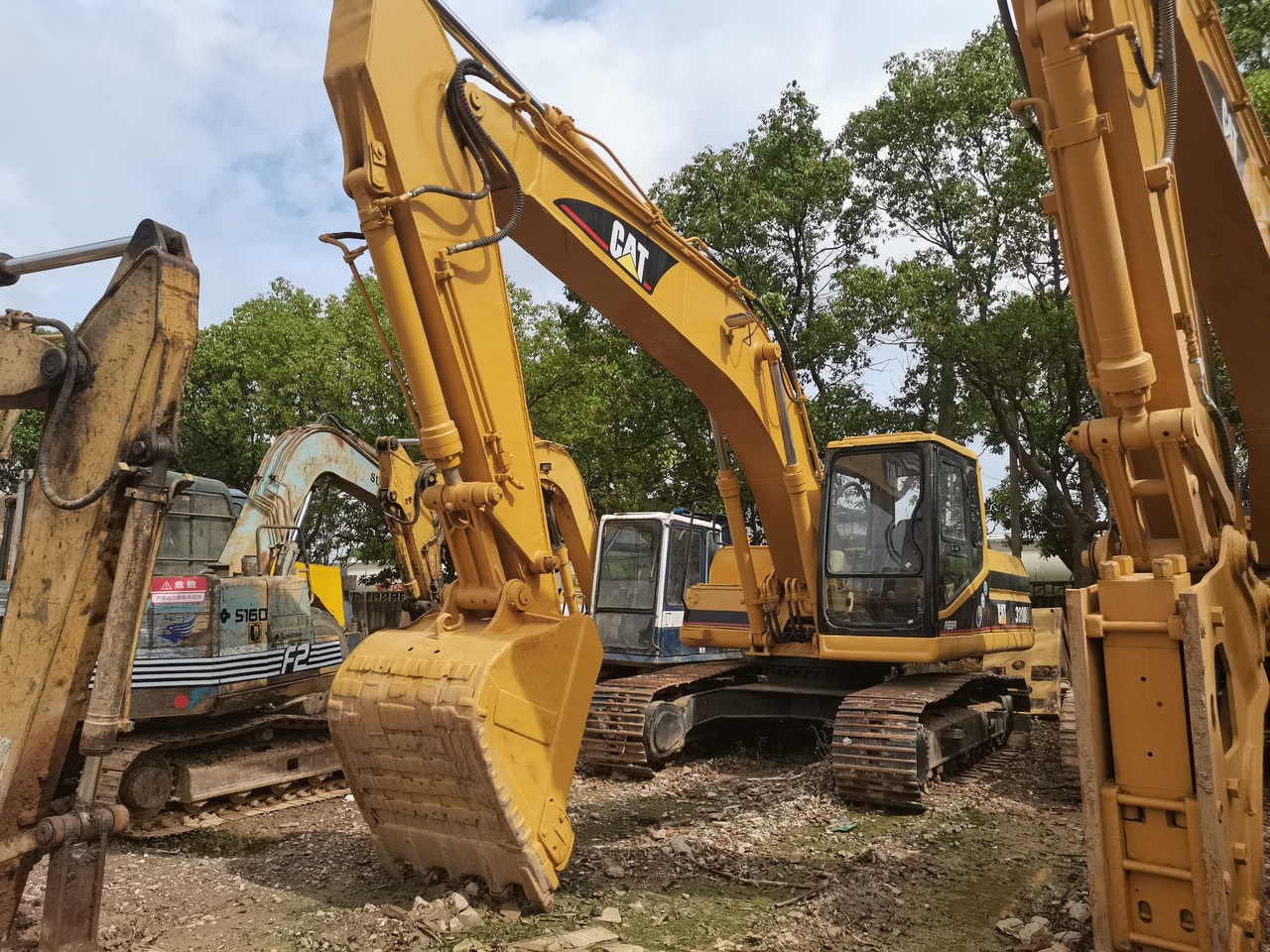 CATERPILLAR CAT-320BL - Crawler excavator: picture 2 CATERPILLAR CAT-320BL - Crawler excavator: picture 2