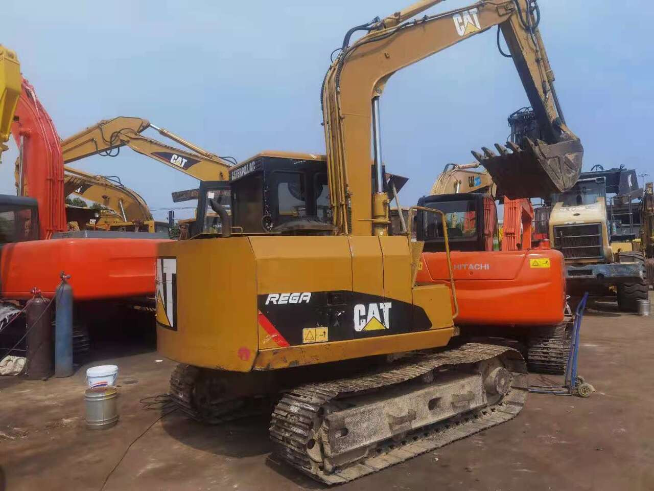 CATERPILLAR E70B - Crawler excavator: picture 1 CATERPILLAR E70B - Crawler excavator: picture 1