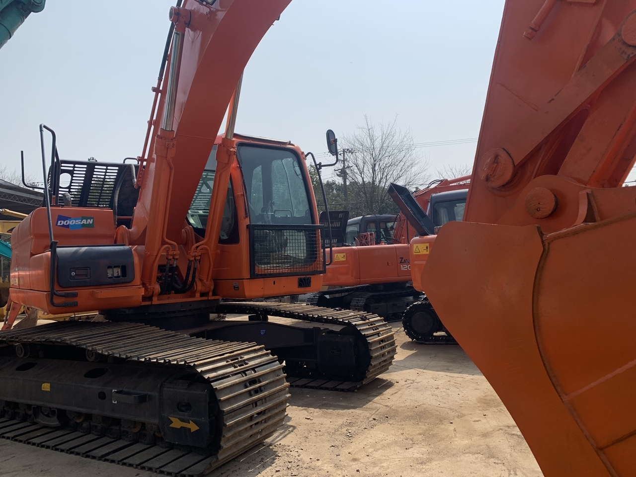 DOOSAN DX225LC - Crawler excavator: picture 1 DOOSAN DX225LC - Crawler excavator: picture 1