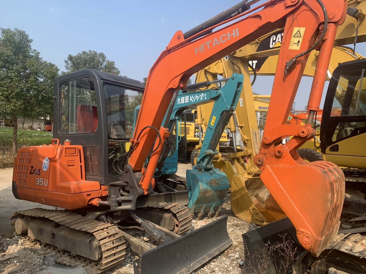 HITACHI ZX35U-mini excavator - Mini excavator: picture 1 HITACHI ZX35U-mini excavator - Mini excavator: picture 1