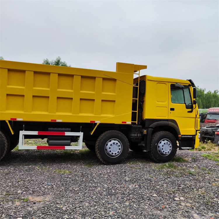 HOWO HOWO 8x4 371 dump truck-yellow - Tipper: picture 4 HOWO HOWO 8x4 371 dump truck-yellow - Tipper: picture 4