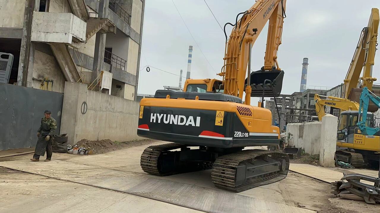 HYUNDAI 220LC-9S - Crawler excavator: picture 2 HYUNDAI 220LC-9S - Crawler excavator: picture 2