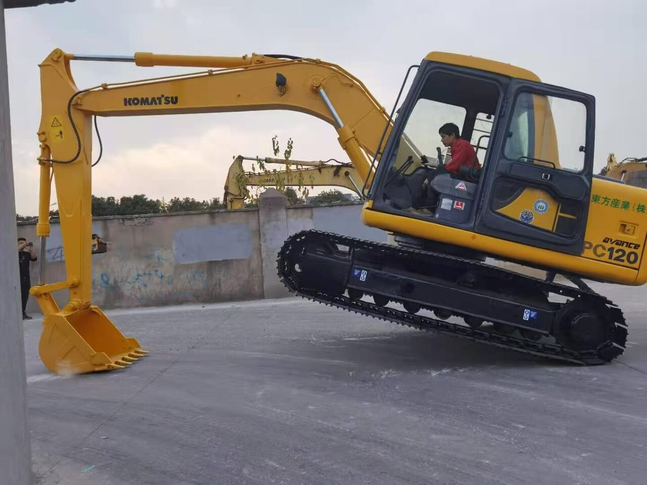 KOMATSU PC120-6 - Crawler excavator: picture 5 KOMATSU PC120-6 - Crawler excavator: picture 5