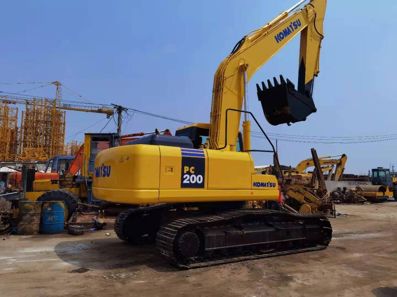 KOMATSU PC200 - Crawler excavator: picture 1 KOMATSU PC200 - Crawler excavator: picture 1