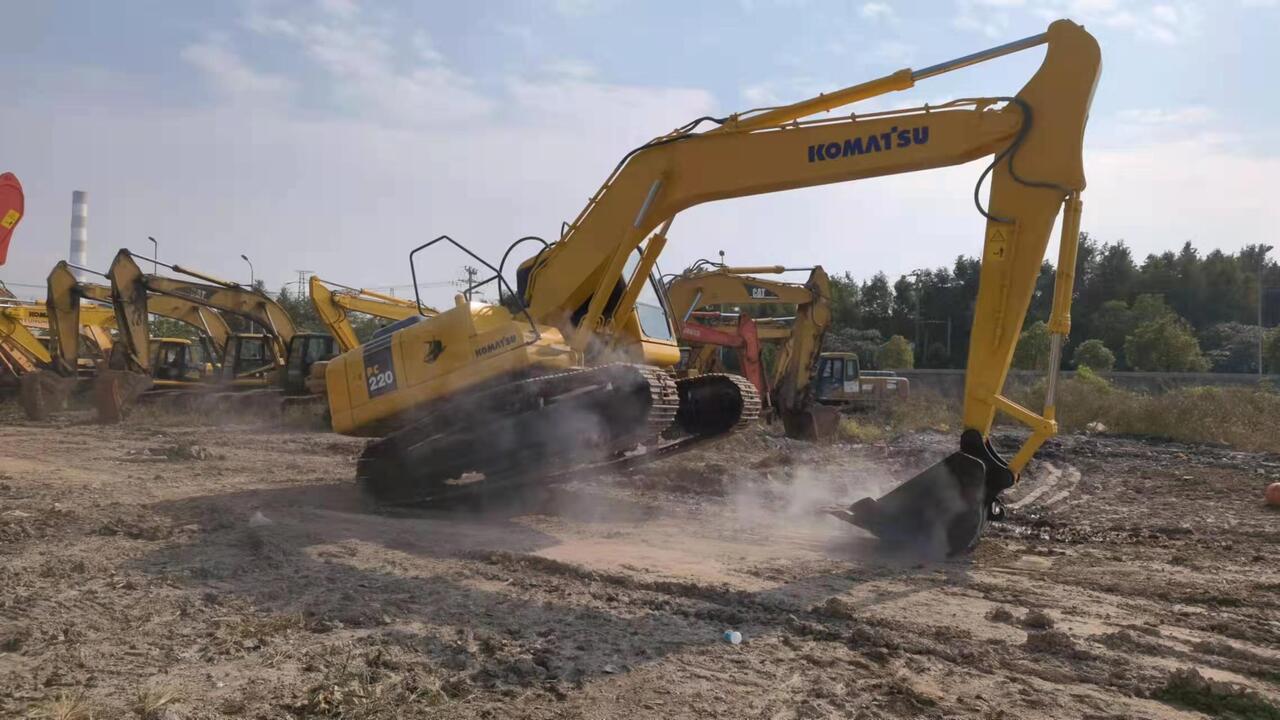 KOMATSU PC220-7 - Crawler excavator: picture 5 KOMATSU PC220-7 - Crawler excavator: picture 5