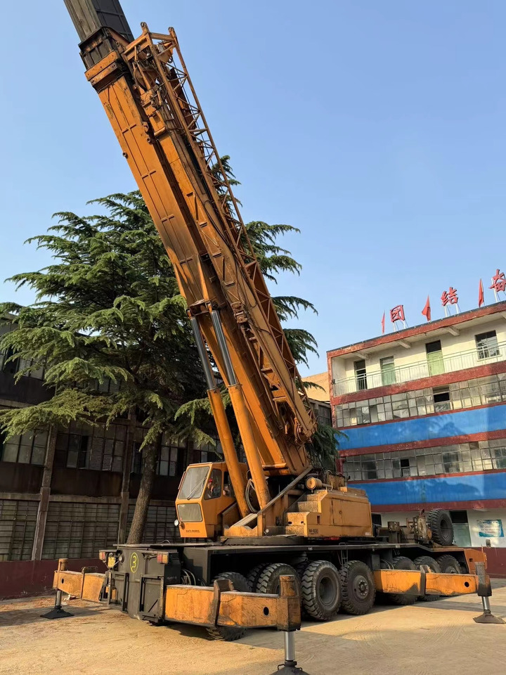 LIEBHERR - Mobile crane: picture 1 LIEBHERR - Mobile crane: picture 1