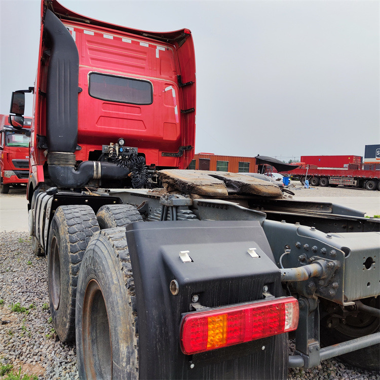 HOWO T7H-540 tractor - Tractor unit: picture 2 HOWO T7H-540 tractor - Tractor unit: picture 2