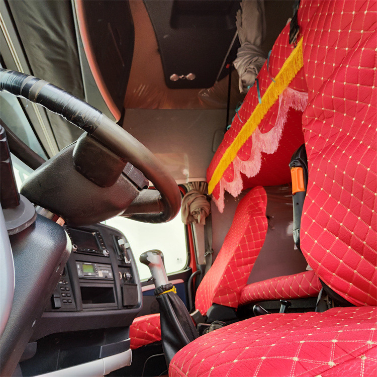 HOWO T7H-540 tractor - Tractor unit: picture 4 HOWO T7H-540 tractor - Tractor unit: picture 4