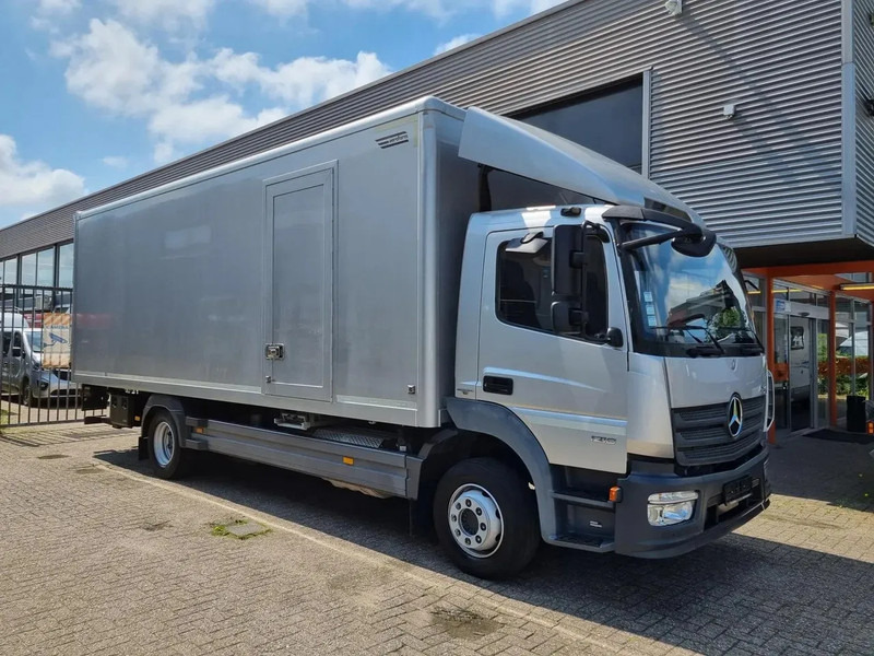Mercedes-Benz Atego 1218 Koffer/ Ladebordwand/ Airco/ Grau Metallic - Box truck: picture 1 Mercedes-Benz Atego 1218 Koffer/ Ladebordwand/ Airco/ Grau Metallic - Box truck: picture 1