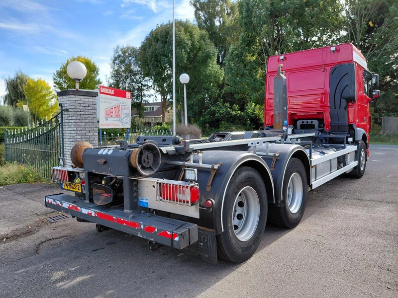 DAF XF 460 Manuel Gearbox 6x2 Container Truck - Hook lift truck: picture 3 DAF XF 460 Manuel Gearbox 6x2 Container Truck - Hook lift truck: picture 3
