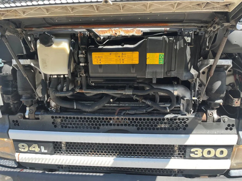 Scania P94-300 94 MANUAL GEARBOX AIRCO RETARDER 10-2004 - Tractor unit: picture 3 Scania P94-300 94 MANUAL GEARBOX AIRCO RETARDER 10-2004 - Tractor unit: picture 3