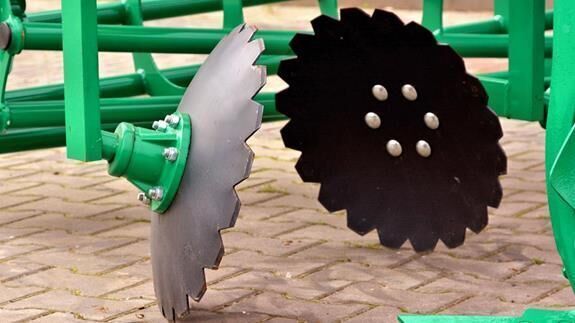 AGRO-MASZ Agregat podorywkowy Gruber 2,6 / CULTIVADOR DE RASTROJO GRUBER 2 - Cultivator: picture 3 AGRO-MASZ Agregat podorywkowy Gruber 2,6 / CULTIVADOR DE RASTROJO GRUBER 2 - Cultivator: picture 3