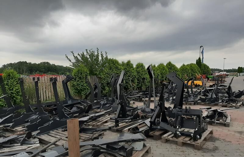 Metal-Technik Frontlader für VALTRA N92 / Ładowacz czołowy do VALTRA N92 - Front loader for tractor: picture 1 Metal-Technik Frontlader für VALTRA N92 / Ładowacz czołowy do VALTRA N92 - Front loader for tractor: picture 1