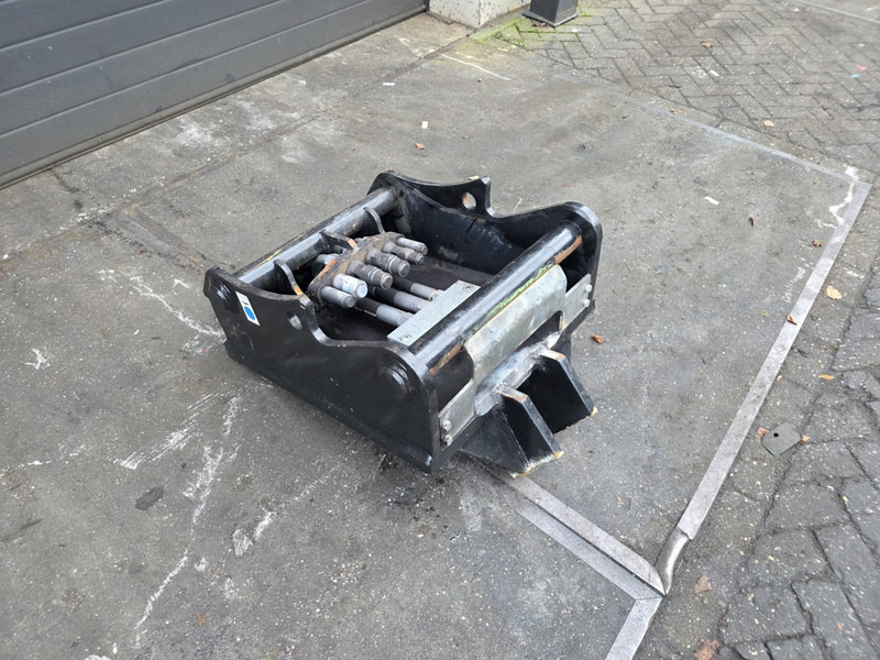 Oilquick kopplaat oq70/55 adaptor plate oilquick 70 55 steelwrist - Quick coupler for Construction machinery: picture 5 Oilquick kopplaat oq70/55 adaptor plate oilquick 70 55 steelwrist - Quick coupler for Construction machinery: picture 5