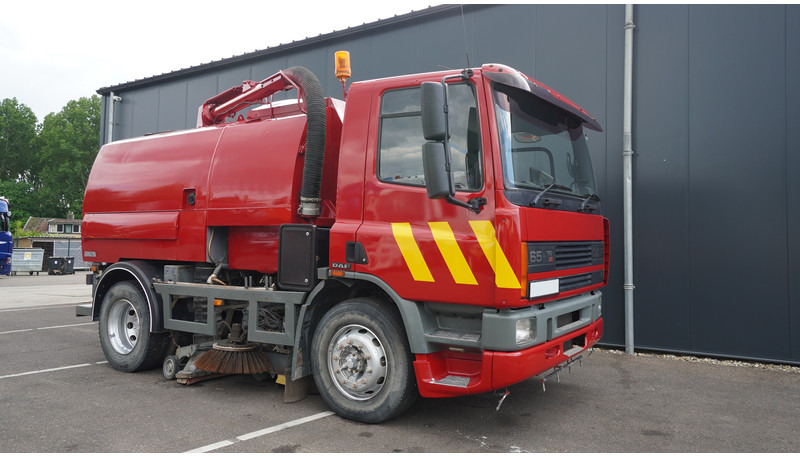 DAF 65.180 ATI STREET SWEPER RH DRIVE MANUAL GARBOX 96.000KM - Road sweeper: picture 4 DAF 65.180 ATI STREET SWEPER RH DRIVE MANUAL GARBOX 96.000KM - Road sweeper: picture 4