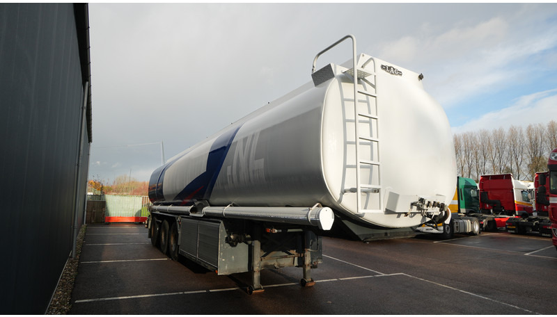 LAG 3 AXLE ADR FUEL TANK TRAILER 45.000ltr - Tanker semi-trailer: picture 3 LAG 3 AXLE ADR FUEL TANK TRAILER 45.000ltr - Tanker semi-trailer: picture 3