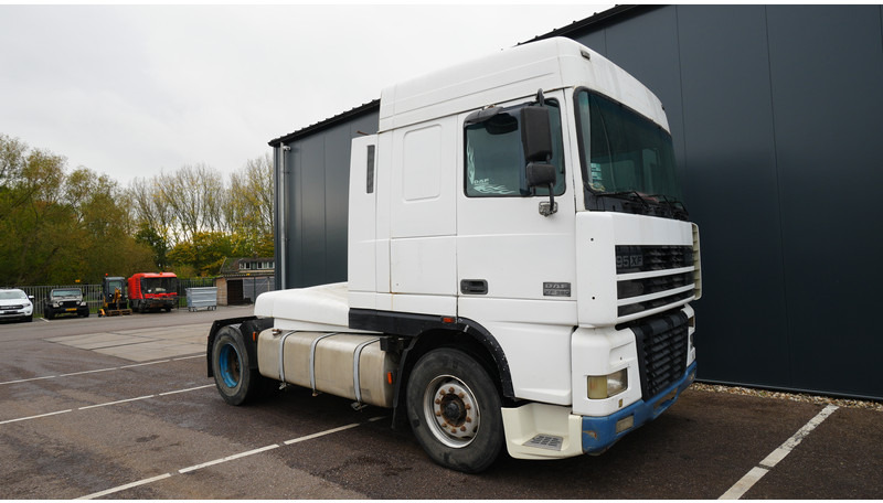 DAF XF 95.380 SC MANUAL GEARBOX EURO 3 - Tractor unit: picture 4 DAF XF 95.380 SC MANUAL GEARBOX EURO 3 - Tractor unit: picture 4