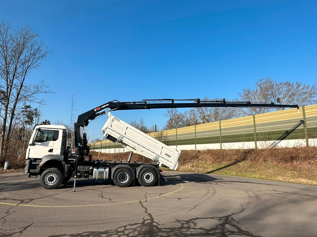 MAN TGS 28.440 6x4-4/3-Seiten- Kipper / Hiab 228-6 - Tipper, Crane truck: picture 3 MAN TGS 28.440 6x4-4/3-Seiten- Kipper / Hiab 228-6 - Tipper, Crane truck: picture 3
