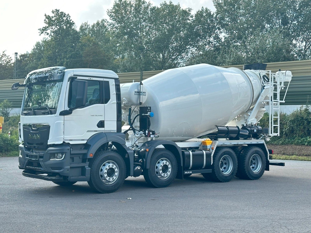 MAN TGS 32.440 8x4 / Euromix MTP EM 9 L - Concrete mixer truck: picture 1 MAN TGS 32.440 8x4 / Euromix MTP EM 9 L - Concrete mixer truck: picture 1