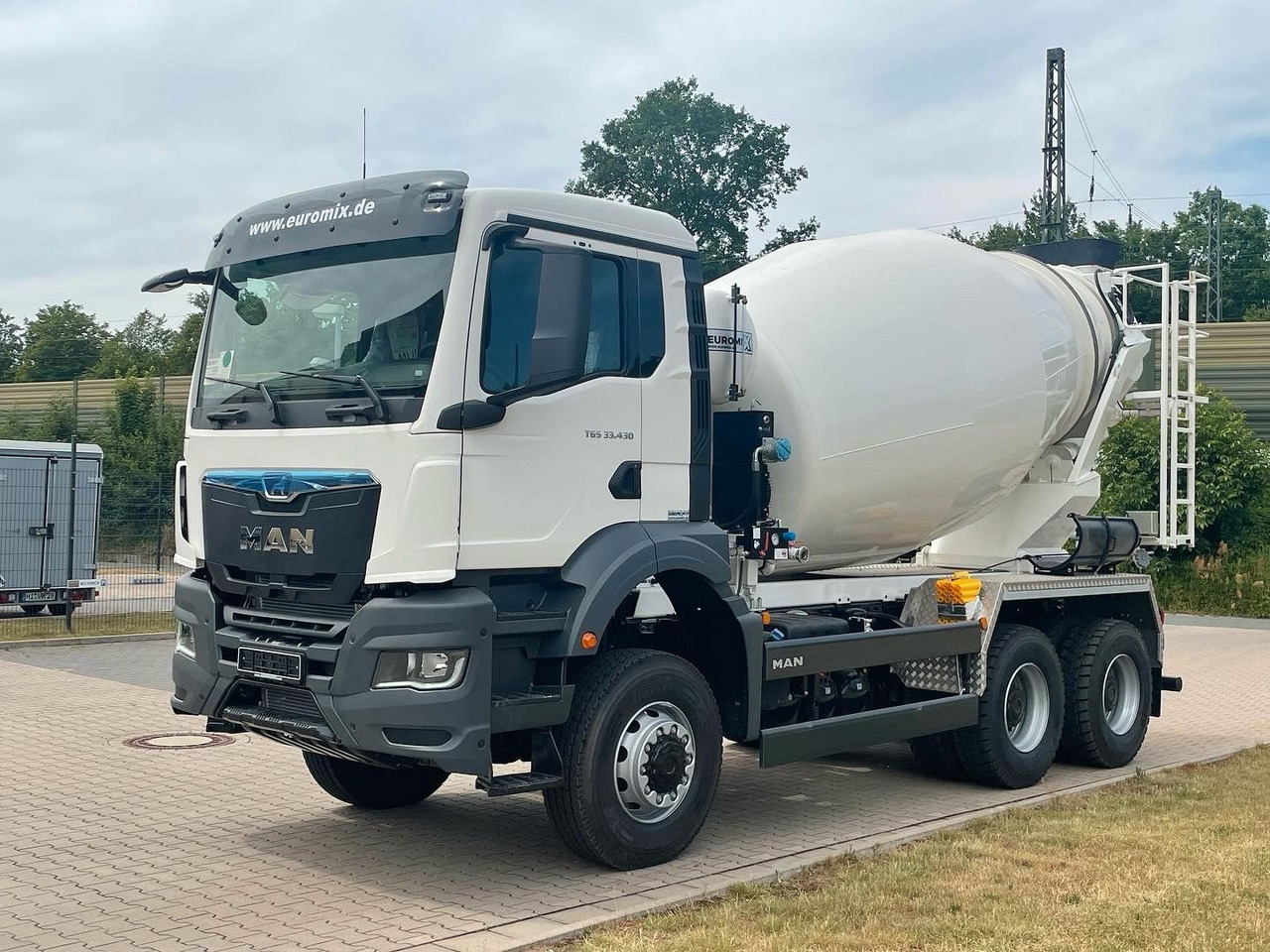 MAN TGS 33.440 / 6X6 Euro6e Euromix MTP EM 7 L - Concrete mixer truck: picture 2 MAN TGS 33.440 / 6X6 Euro6e Euromix MTP EM 7 L - Concrete mixer truck: picture 2