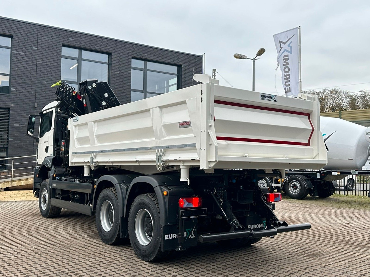 MAN TGS 33.440 6x6 /3-Seiten- Kipper / Kran HIAB 302 - Tipper, Crane truck: picture 4 MAN TGS 33.440 6x6 /3-Seiten- Kipper / Kran HIAB 302 - Tipper, Crane truck: picture 4