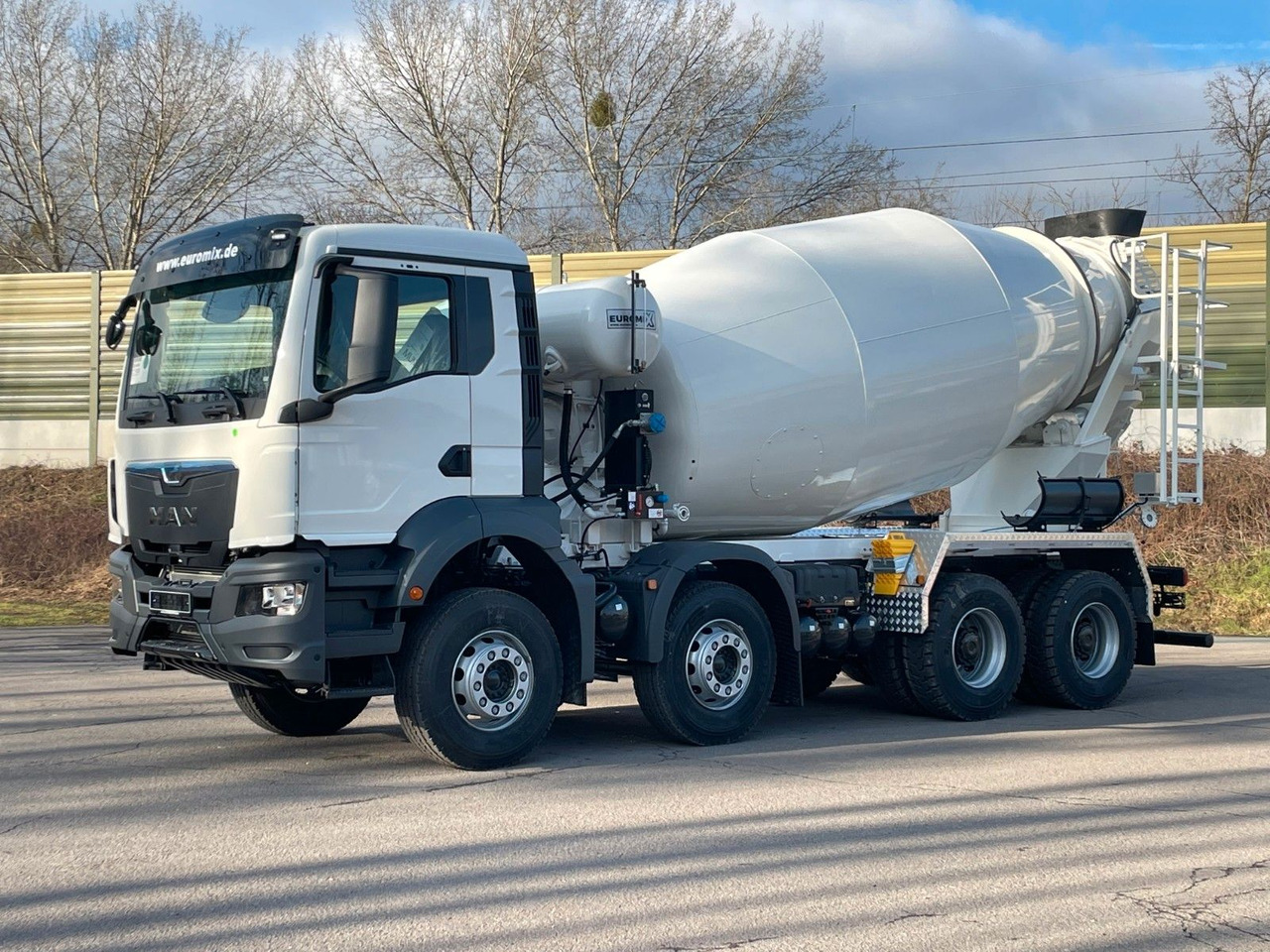 MAN TGS 41.400 8x4 / EuromixMTP EM 12m³ R / EURO 2 - Concrete mixer truck: picture 3 MAN TGS 41.400 8x4 / EuromixMTP EM 12m³ R / EURO 2 - Concrete mixer truck: picture 3