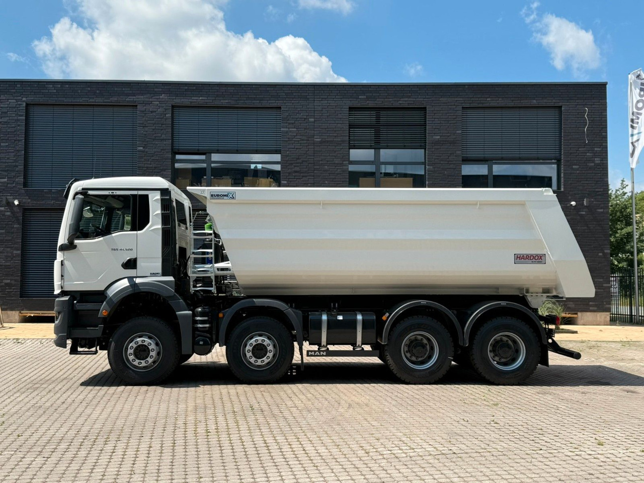 MAN TGS 41.520 BB 8X4 Euromix MuldenKipper Retarder - Tipper: picture 5 MAN TGS 41.520 BB 8X4 Euromix MuldenKipper Retarder - Tipper: picture 5