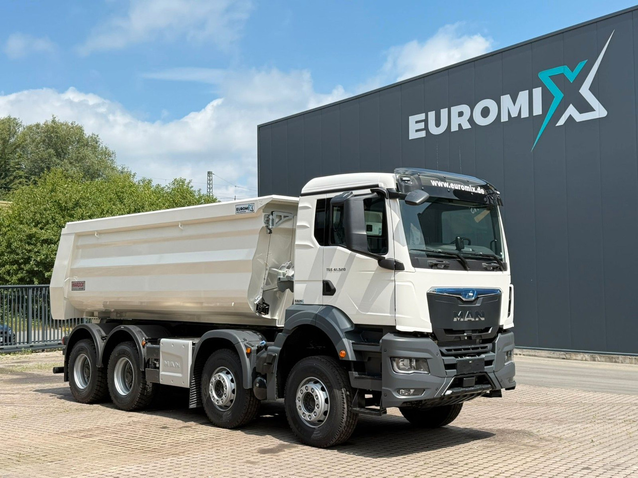 MAN TGS 41.520 BB 8X4 Euromix MuldenKipper Retarder - Tipper: picture 1 MAN TGS 41.520 BB 8X4 Euromix MuldenKipper Retarder - Tipper: picture 1