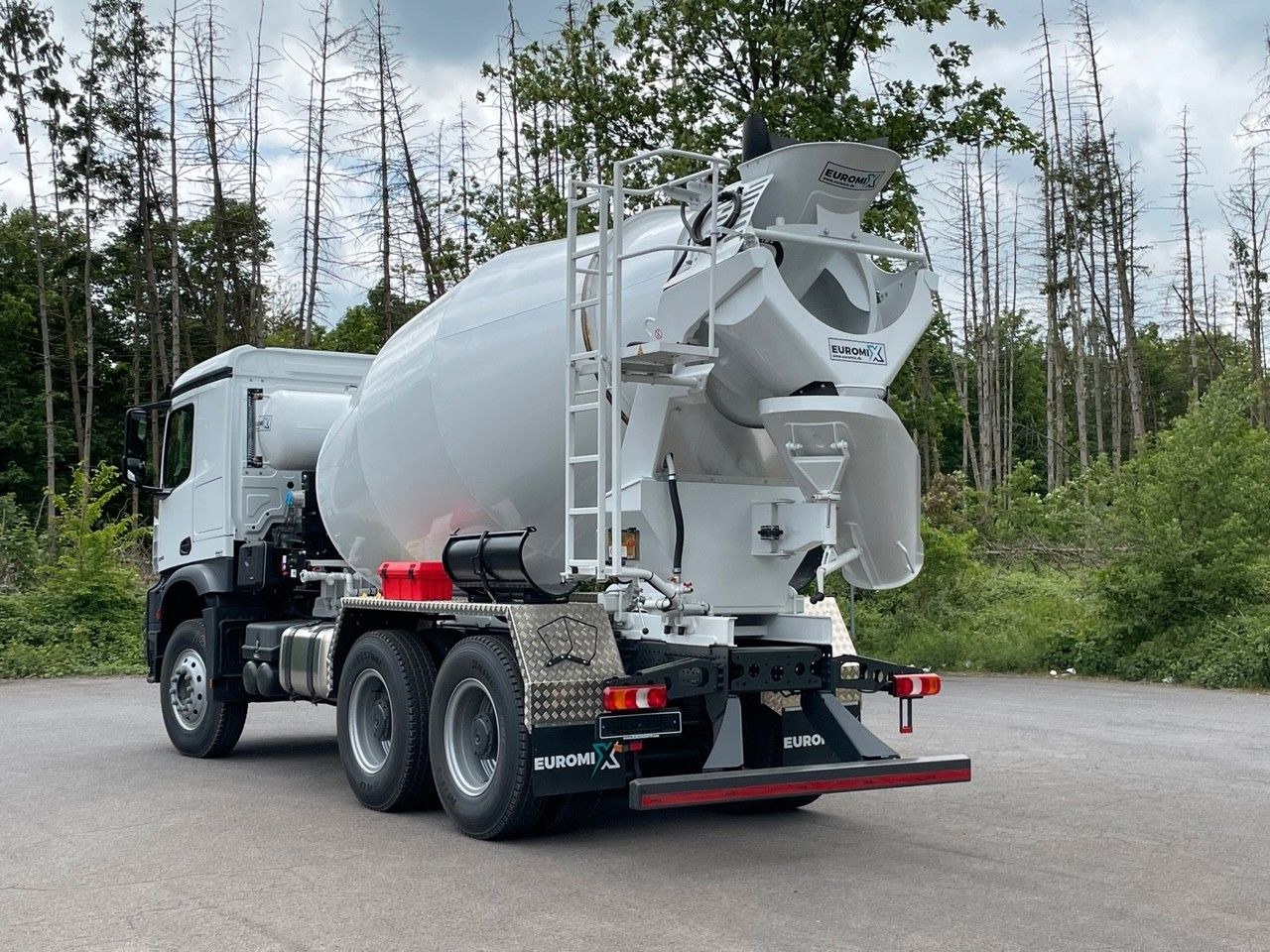 Mercedes-Benz 3348 6X4 Arcos 5 EuromixMTP EM 9 R - Concrete mixer truck: picture 4 Mercedes-Benz 3348 6X4 Arcos 5 EuromixMTP EM 9 R - Concrete mixer truck: picture 4