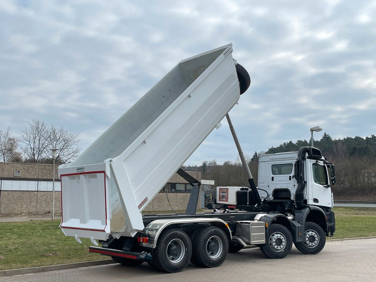 Tipper Mercedes-Benz 4142 8X4  Mulden-  Kipper -  EuromixMTP: picture 13