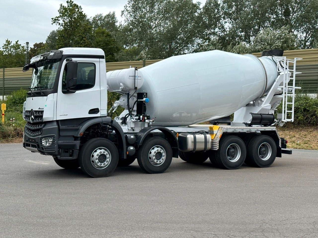 Mercedes-Benz AROCS 5 4142 B 8X4 Euro 3 EuromixMTP EM 10 - Concrete mixer truck: picture 4 Mercedes-Benz AROCS 5 4142 B 8X4 Euro 3 EuromixMTP EM 10 - Concrete mixer truck: picture 4