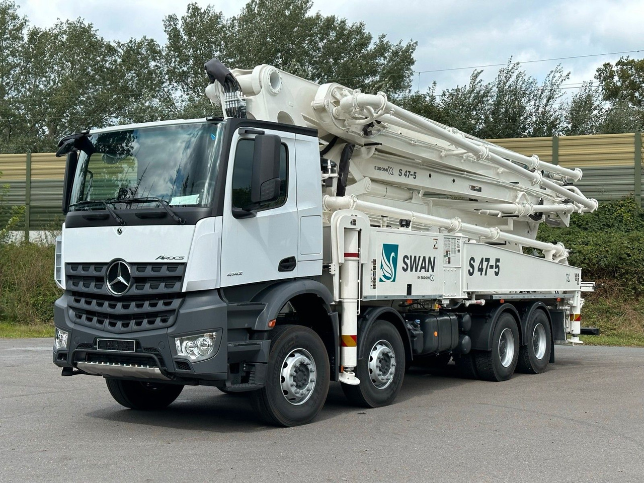 Mercedes-Benz Arocs 5 4142 8x4 SWAN TSP 47-5 160RZ ( 47m ) - Concrete mixer truck: picture 2 Mercedes-Benz Arocs 5 4142 8x4 SWAN TSP 47-5 160RZ ( 47m ) - Concrete mixer truck: picture 2