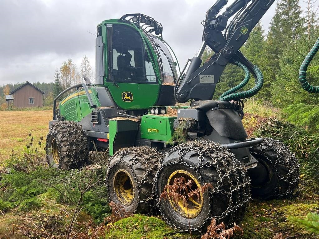 John Deere 1070G - Forestry harvester: picture 2 John Deere 1070G - Forestry harvester: picture 2